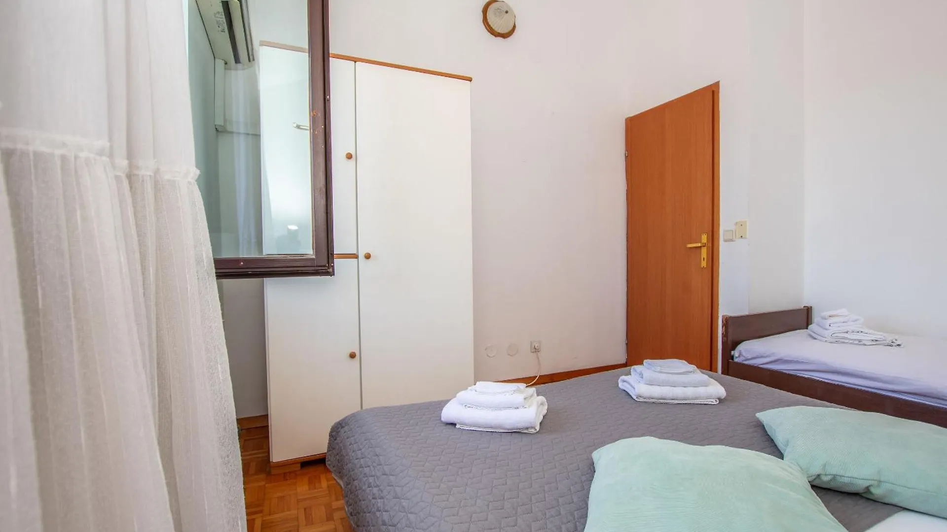 Apartments Dalmatino بيوغْغاد نا موغو 0*,
